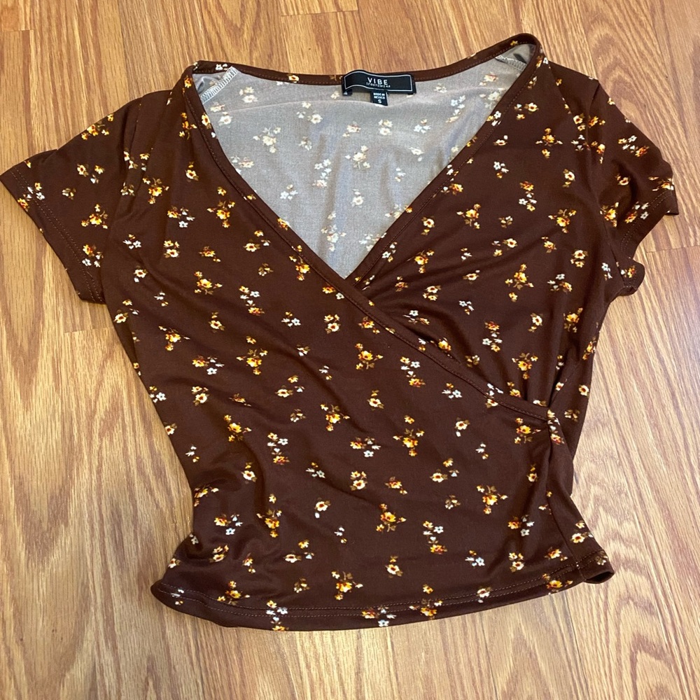 Tee shirt with cross front